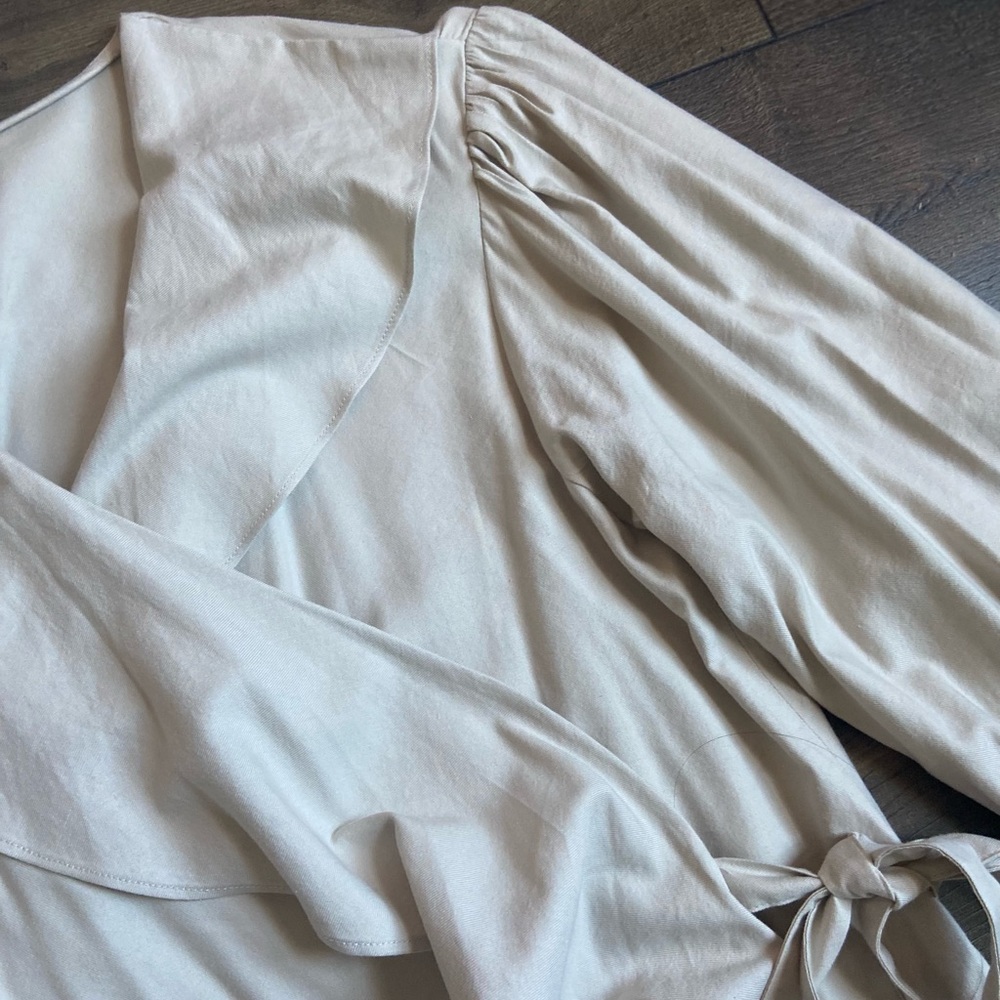 Ruffle Wrapped Blouse M/L - Picture 4 of 8